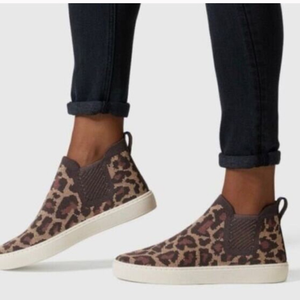 • Rothy’s • Women’s Chelsea Slip On Boot Wildcat Print
Brown 6.5